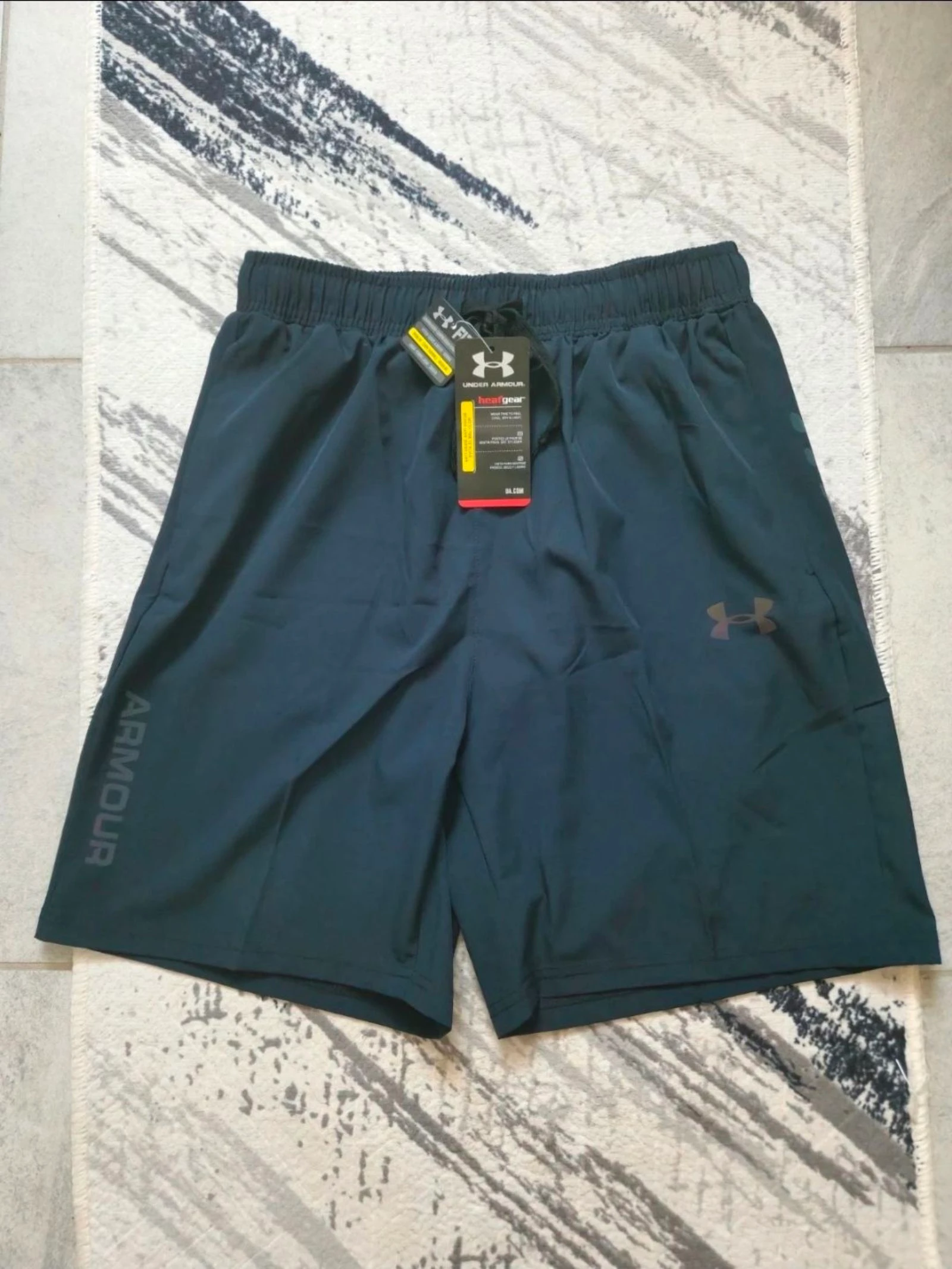 Short Sport Under Armour HeatGear Bleu Marine Neuf Avec Étiquette Taille M